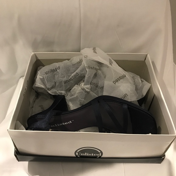 UNLISTED Womens Sz7.5 Sandals Strap#A176 - Picture 1 of 7